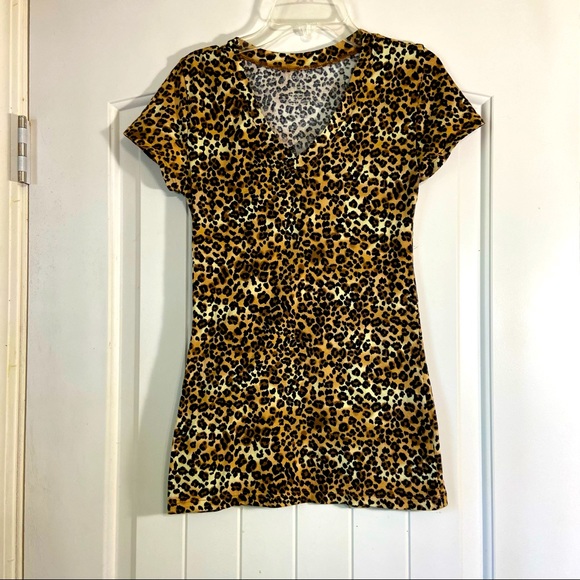 Wet Seal - Woman's Fitted Blouse with Leapard Print Sz Medium - Picture 1 of 3